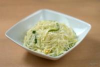 Салат с молодой капустой, огурцом и зеленью